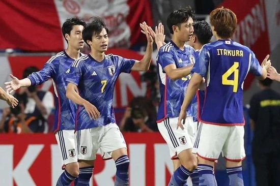 莉莉的初恋情人