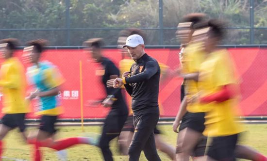 激情另类国内一区二区视频