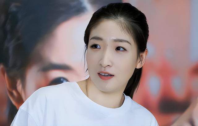 后台女护士